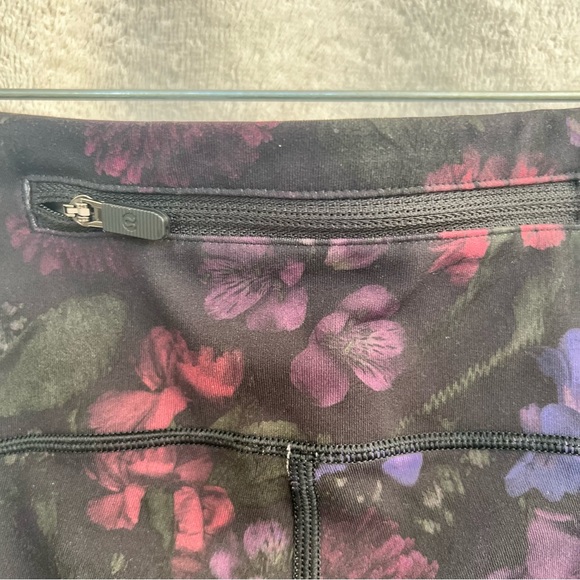 LULULEMON | Frozen flourish leggings size 6 - Picture 5 of 6